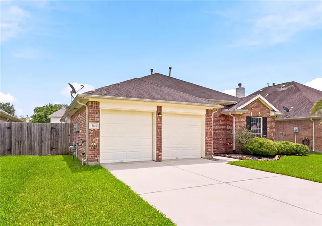 Photo 3 of Single family home for sale at 8226 Mandalay Bay Dr, Baytown, TX 77523 | MLS# 76085444 | Listing updated on 2026-09-02