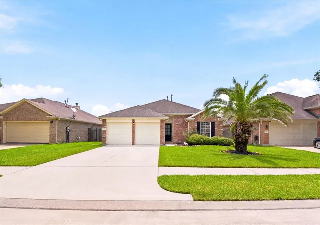 Photo 3 of Sale Pending at 8226 Mandalay Bay Dr, Baytown, TX 77523 | MLS# 76085444 | Listing updated on 2026-10-12