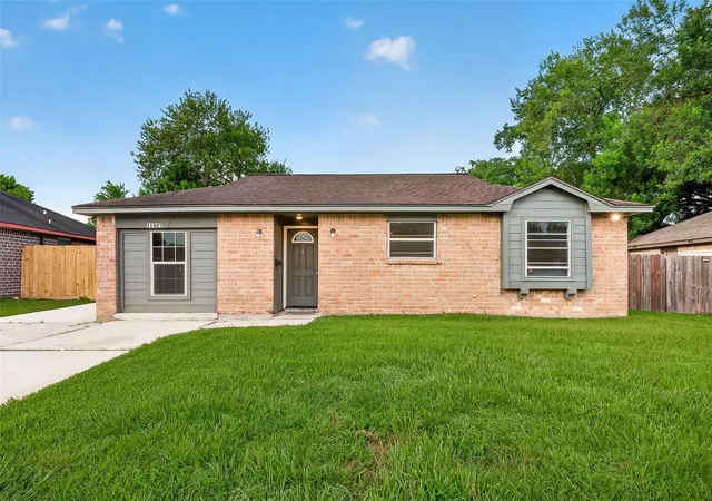 Photo 2 of Single family home for sale at 11927 Flushing Meadows Dr, Houston, TX 77089 | MLS# 44875288 | Listing updated on 2026-09-02