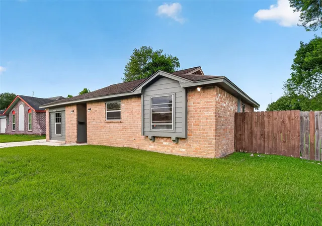 Photo 3 of Single family home for sale at 11927 Flushing Meadows Dr, Houston, TX 77089 | MLS# 44875288 | Listing updated on 2026-09-02