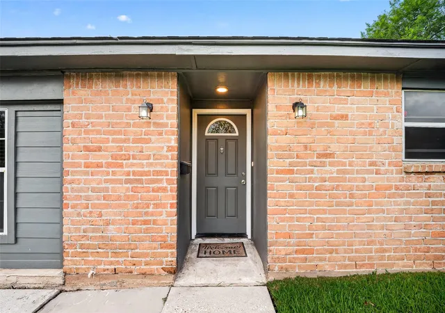 Photo 3 of Single family home for sale at 11927 Flushing Meadows Dr, Houston, TX 77089 | MLS# 44875288 | Listing updated on 2026-09-02