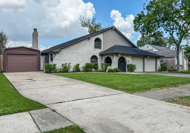 2nd image of 3709 Trailwood Dr, Baytown, TX 77521 | MLS# 83910878