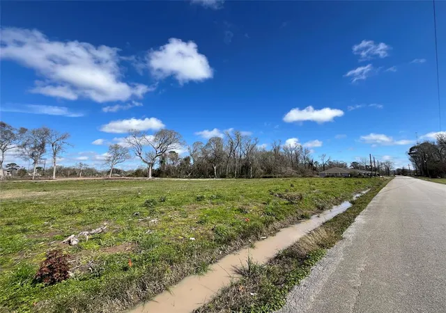 5th image of 805 S Winfree St, Dayton, TX 77535 | MLS# 36911714
