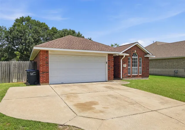 2nd image of 413 Brentwood Dr E, College Station, TX 77840 | MLS# 93825098
