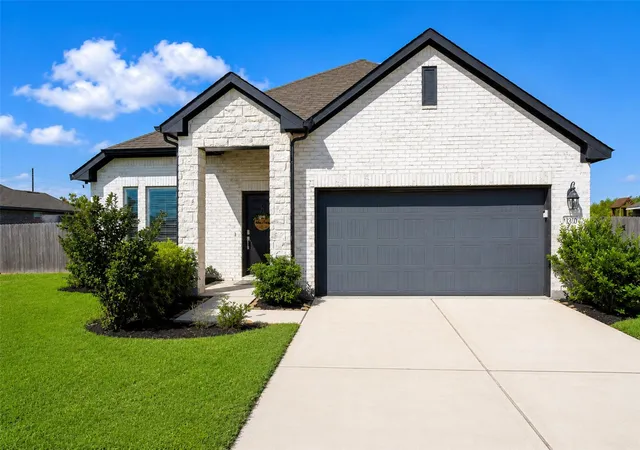 Homes for sale in Mont Belvieu, TX | 11206 Youngquist Dr, Mont Belvieu, TX 77535 | MLS# 50127607