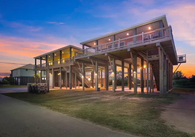 1st image of 933 & 929 Magnolia Ln Ln, Port Bolivar, TX 77650 | MLS# 9152101