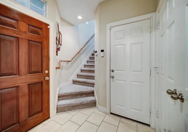 Photo 2 of Single family home for sale at 9007 Harbor Hills Dr, Houston, TX 77054 | MLS# 89852015 | Listing updated on 2026-08-24
