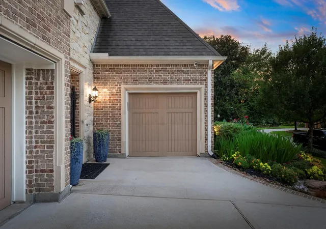 Photo 2 of Sale Pending at 119 W Cresta Bnd Pl, Spring, TX 77389 | MLS# 15161691 | Listing updated on 2026-09-08