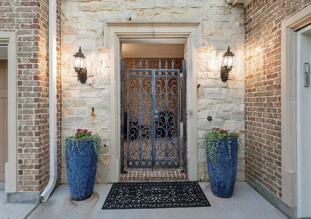 Photo 3 of Sale Pending at 119 W Cresta Bnd Pl, Spring, TX 77389 | MLS# 15161691 | Listing updated on 2026-09-08