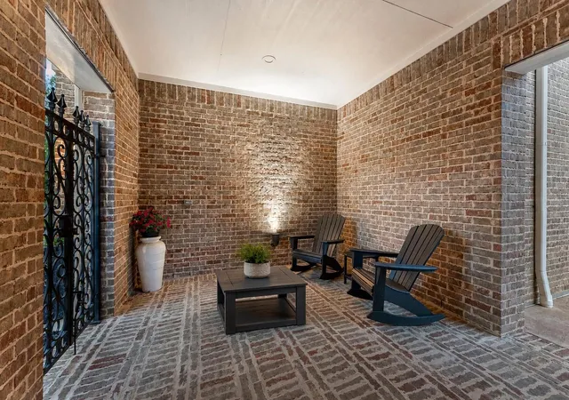 Photo 4 of Sale Pending at 119 W Cresta Bnd Pl, Spring, TX 77389 | MLS# 15161691 | Listing updated on 2026-09-08