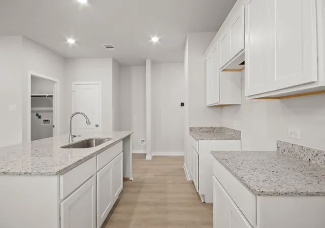 4th image of 330 Long Branch Dr, Dayton, TX 77535 | MLS# 55140089