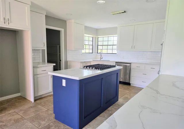 Photo 3 of Single family home for sale at 7244 Edgewater Dr, Willis, TX 77318 | MLS# 50958631 | Listing updated on 2026-09-26