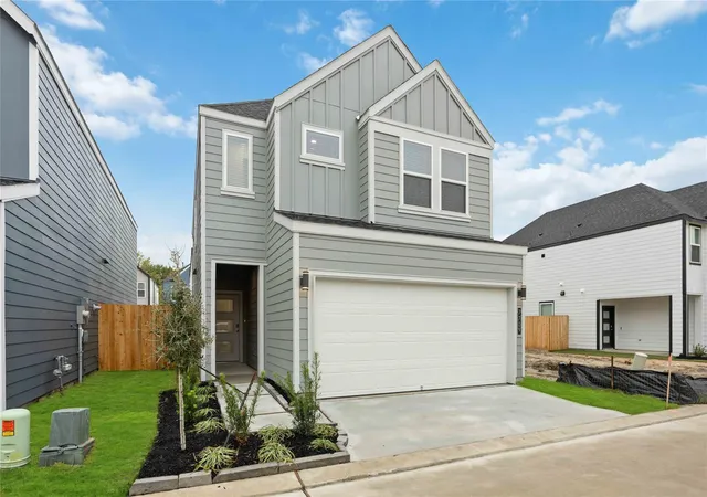 Photo 2 of Single family home for sale at 7612 Inwood Grv Ln, Houston, TX 77088 | MLS# 76146795 | Listing updated on 2026-09-13