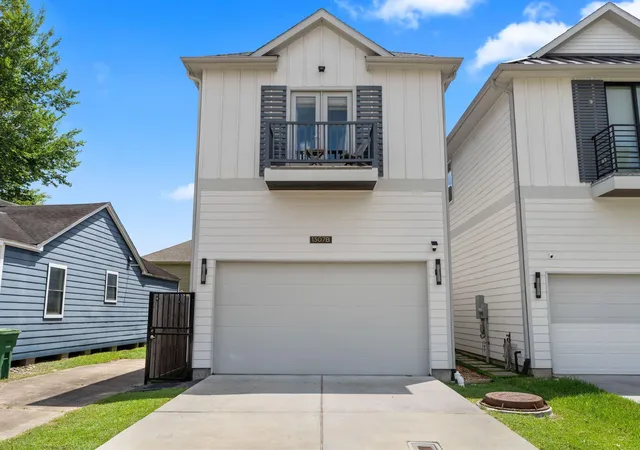 Photo 1 of Sale Pending at 1307 Idylwild St #B, Houston, TX 77009 | MLS# 18776626 | Listing updated on 2026-09-18