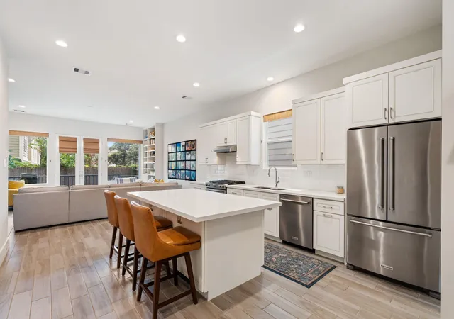 Photo 3 of Sale Pending at 1307 Idylwild St #B, Houston, TX 77009 | MLS# 18776626 | Listing updated on 2026-09-18