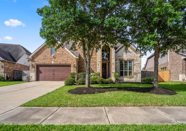 Photo 3 of Sale Pending at 6815 Cottonwood Crst Ln, Katy, TX 77493 | MLS# 27402097 | Listing updated on 2026-08-31