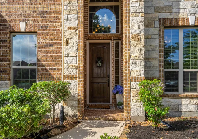 Photo 3 of Sale Pending at 6815 Cottonwood Crst Ln, Katy, TX 77493 | MLS# 27402097 | Listing updated on 2026-08-31