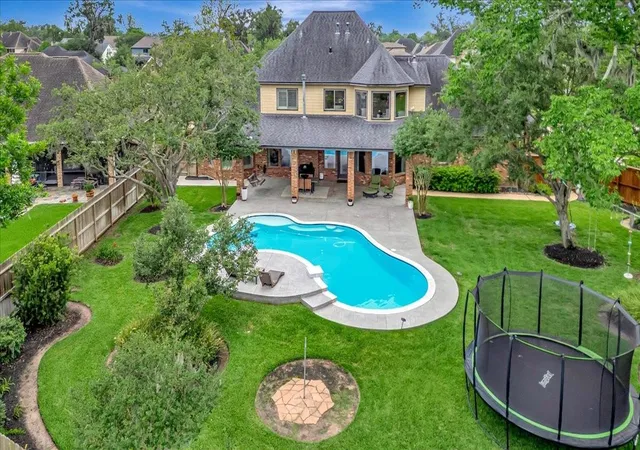 2nd image of 51 Deerwood Ct, Lake Jackson, TX 77566 | MLS# 80431014