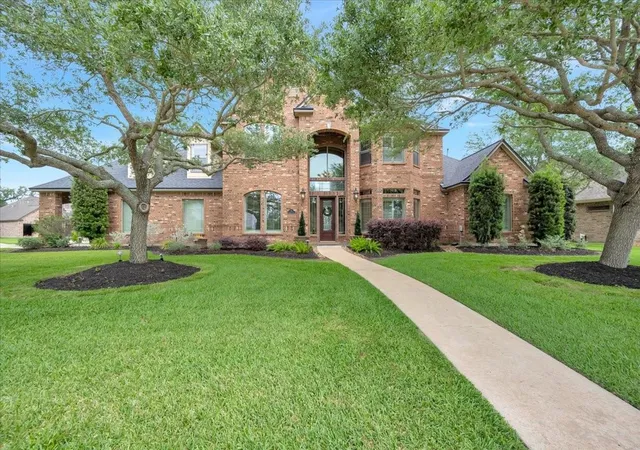 3rd image of 51 Deerwood Ct, Lake Jackson, TX 77566 | MLS# 80431014