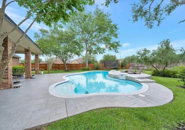 4th image of 51 Deerwood Ct, Lake Jackson, TX 77566 | MLS# 80431014