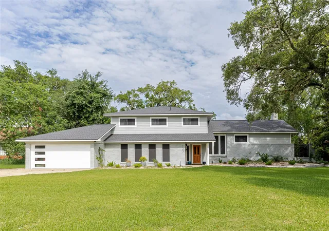 Homes for sale in Lake Jackson, TX | 123 S Cedar St, Lake Jackson, TX 77566 | MLS# 18679204