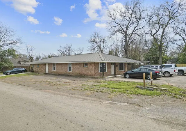 Homes for sale in Crockett, TX | 300 Cedar Bnd, Crockett, TX 75835 | MLS# 59291197