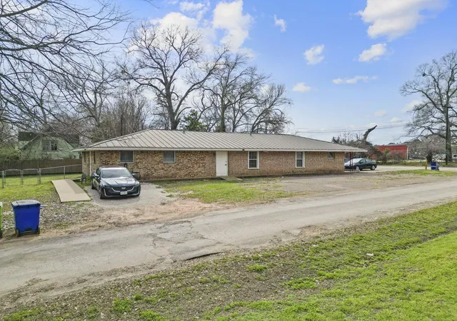 Homes for sale in Crockett, TX | 300 Cedar Bnd, Crockett, TX 75835 | MLS# 59291197