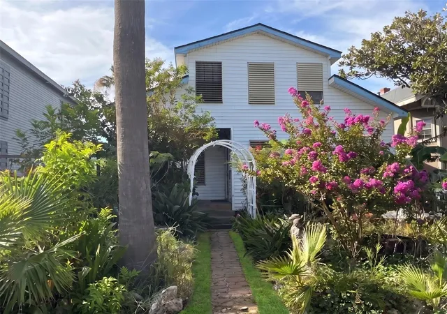 Photo 1 of Single family home for sale at 910 Ave L, Galveston, TX 77550 | MLS# 94651342 | Listing updated on 2026-09-18