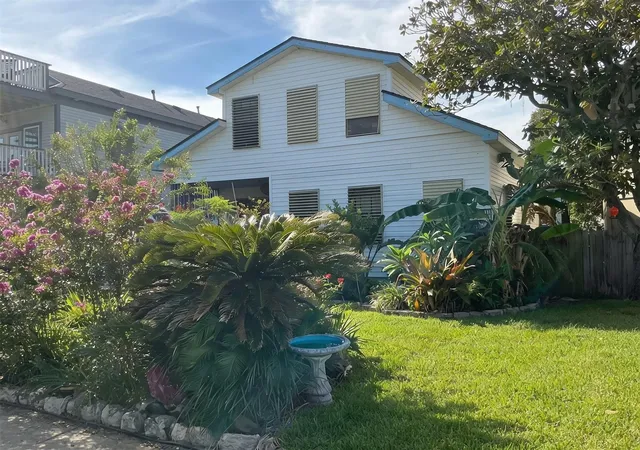 Photo 3 of Single family home for sale at 910 Ave L, Galveston, TX 77550 | MLS# 94651342 | Listing updated on 2026-09-18