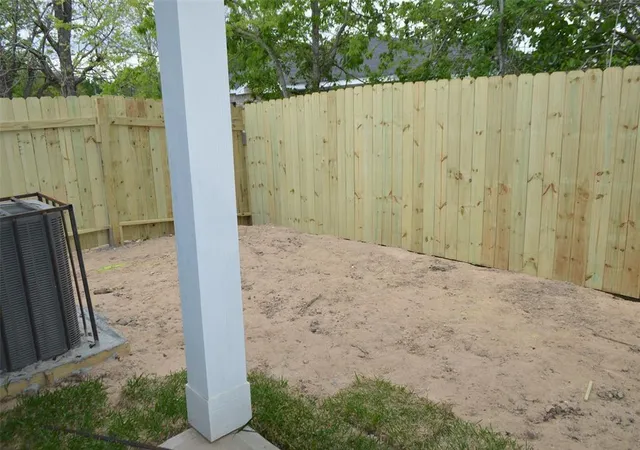 12th image of 327 Delaware St #A, Houston, TX 77029 | MLS# 42130819