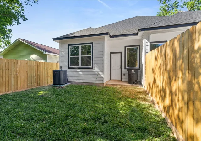 17th image of 3940 Davenport St #A, Houston, TX 77051 | MLS# 72299928