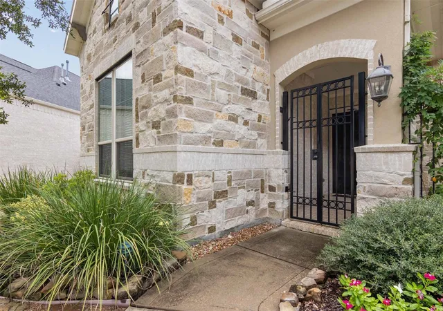 3rd image of 3430 Dover Valley Dr, Houston, TX 77059 | MLS# 68926490