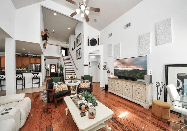 2nd image of 13827 Pepperstone Ln, Houston, TX 77044 | MLS# 61949293