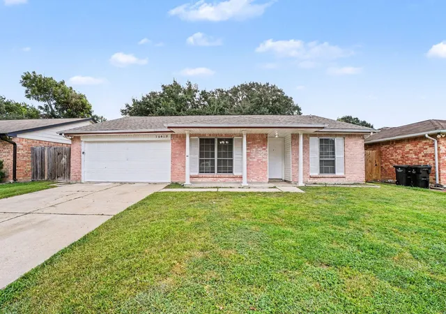 Photo 2 of Single family home for sale at 10419 Gulfstream Ln, Sugar Land, TX 77498 | MLS# 16162261 | Listing updated on 2026-08-20