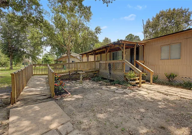 3rd image of 65 Brazil Blvd, Huntsville, TX 77320 | MLS# 2285640