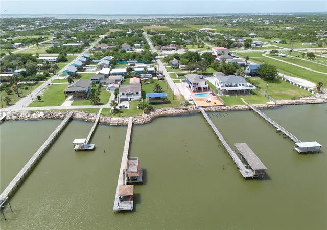 9th image of 1917 Avenue A, Dickinson, TX 77539 | MLS# 62248702