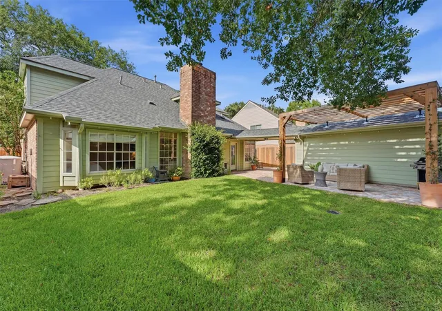 2nd image of 12111 Meadow Lake Dr, Houston, TX 77077 | MLS# 21822813