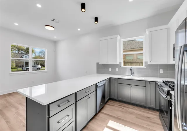 Photo 3 of Multi family home for sale at 2904 Ruth St, Houston, TX 77004 | MLS# 5407163 | Listing updated on 2026-08-05