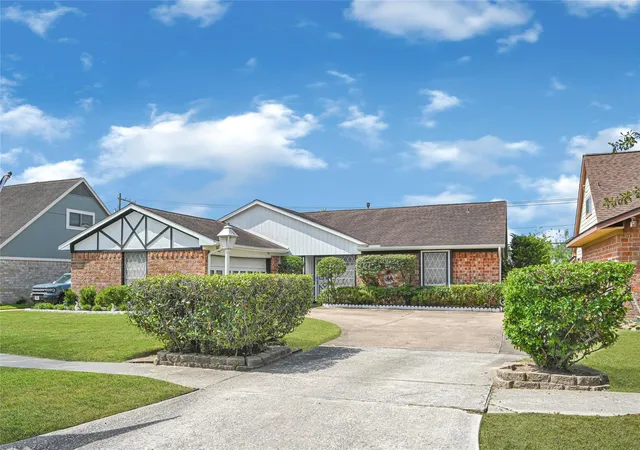 Photo 1 of Sale Pending at 11322 Sagecountry Dr, Houston, TX 77089 | MLS# 5576245 | Listing updated on 2026-09-20