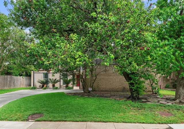 3rd image of 2103 Cherry Bend Dr, Houston, TX 77077 | MLS# 44393366