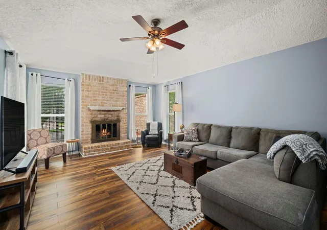 5th image of 2103 Cherry Bend Dr, Houston, TX 77077 | MLS# 44393366