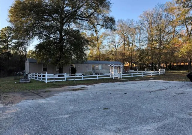 Photo 3 of Single family home for sale at 16581 Interstate 45 N, Willis, TX 77318 | MLS# 92347985 | Listing updated on 2025-12-17