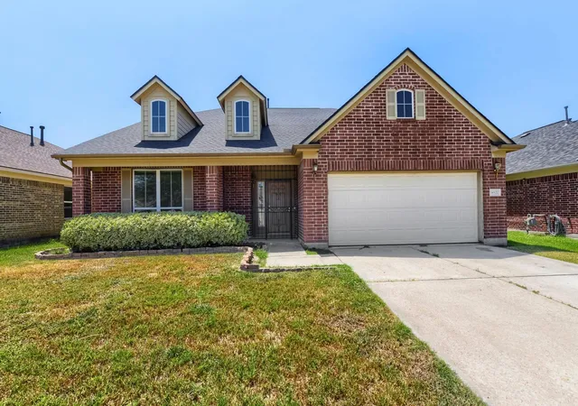 Photo 1 of Single family home for sale at 14527 Round Mountain Dr, Houston, TX 77090 | MLS# 22282439 | Listing updated on 2026-09-17