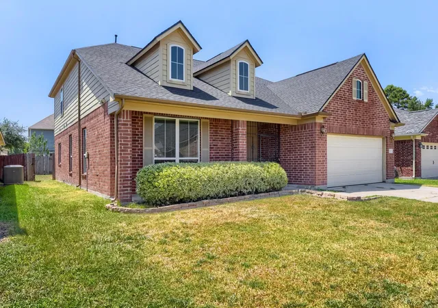 Photo 2 of Single family home for sale at 14527 Round Mountain Dr, Houston, TX 77090 | MLS# 22282439 | Listing updated on 2026-09-17
