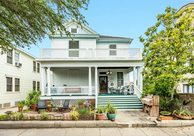 Photo 1 of Single family home for sale at 1619 Sealy St, Galveston, TX 77550 | MLS# 32095365 | Listing updated on 2026-05-16