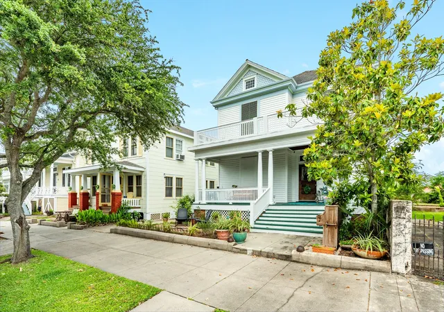 Photo 2 of Single family home for sale at 1619 Sealy St, Galveston, TX 77550 | MLS# 32095365 | Listing updated on 2026-05-16