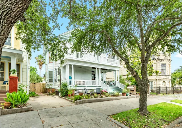 Photo 3 of Single family home for sale at 1619 Sealy St, Galveston, TX 77550 | MLS# 32095365 | Listing updated on 2026-05-16