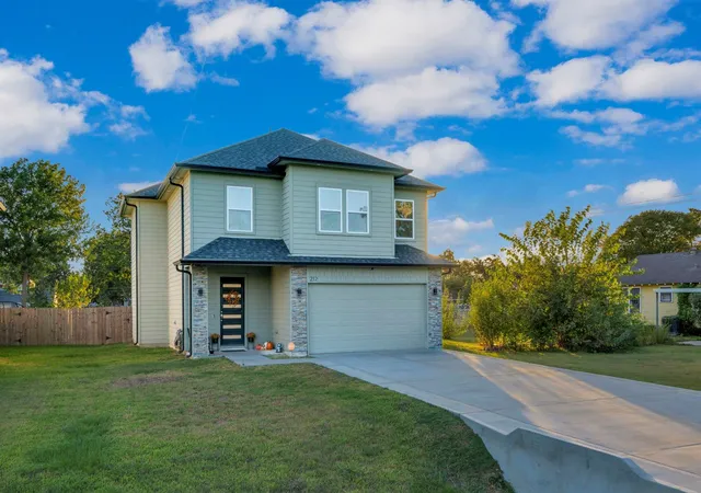 Photo 1 of Single family home for sale at 212 S Lobit St, La Porte, TX 77571 | MLS# 34127476 | Listing updated on 2026-03-17