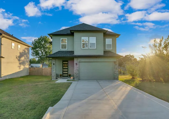 Photo 2 of Single family home for sale at 212 S Lobit St, La Porte, TX 77571 | MLS# 34127476 | Listing updated on 2026-03-17