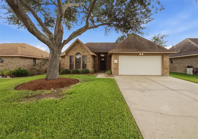 Photo 1 of Sale Pending at 712 Manor Dr, Angleton, TX 77515 | MLS# 62768124 | Listing updated on 2026-09-19
